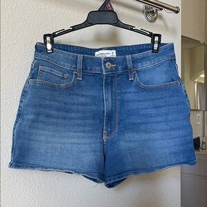 Abercrombie & Fitch The Mom Short Ultra High Rise